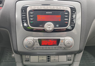 Подержанный автомобиль Ford Focus Wagon 2010 года (11 фото)