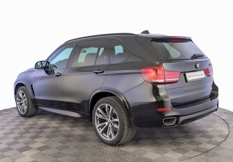 Подержанный автомобиль BMW X5 2015 года (7 фото)