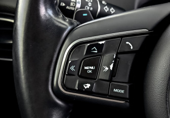 Подержанный автомобиль Jaguar F-Pace 2017 года (28 фото)