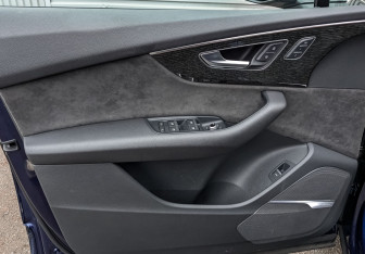 Подержанный автомобиль Audi Q7 2020 года (19 фото)