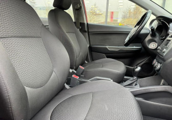 Подержанный автомобиль Kia Rio Sedan 2015 года (10 фото)