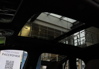 Подержанный автомобиль Geely Monjaro 2025 года (12 фото)