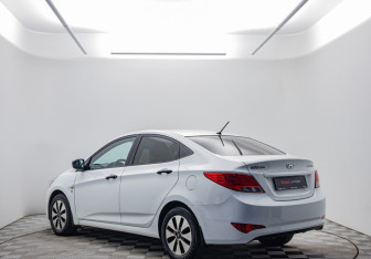 Подержанный автомобиль Hyundai Solaris Sedan 2015 года (7 фото)