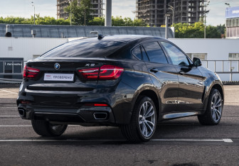 Подержанный автомобиль BMW X6 2018 года (5 фото)