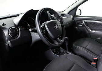 Подержанный автомобиль Renault Duster 2015 года (11 фото)
