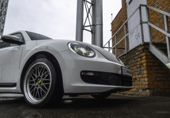 Подержанный автомобиль Volkswagen Beetle Hatchback 2013 года (17 фото)