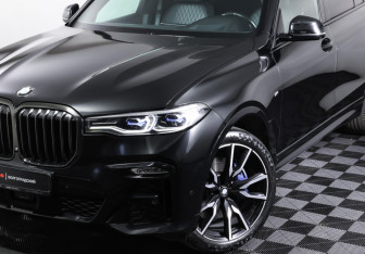 Подержанный автомобиль BMW X7 2020 года (30 фото)