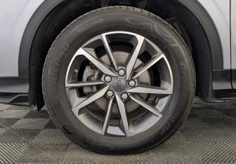 Подержанный автомобиль Geely Coolray 2023 года (12 фото)