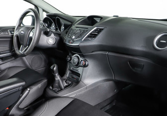 Подержанный автомобиль Ford Fiesta Sedan 2016 года (9 фото)