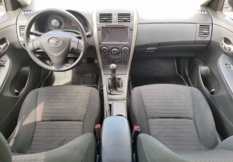Подержанный автомобиль Toyota Corolla Sedan 2008 года (10 фото)