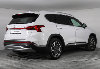 Подержанный автомобиль Hyundai Santa Fe 2022 года (5 фото)