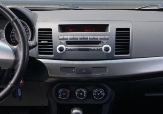 Подержанный автомобиль Mitsubishi Lancer Sedan 2012 года (12 фото)