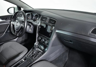 Подержанный автомобиль Volkswagen Golf Wagon 2017 года (6 фото)