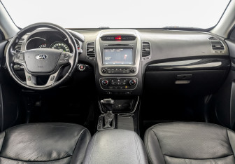 Подержанный автомобиль Kia Sorento 2015 года (14 фото)