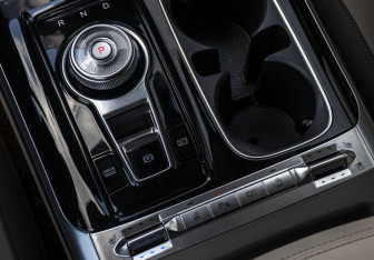 Подержанный автомобиль Kia Carnival 2021 года (20 фото)