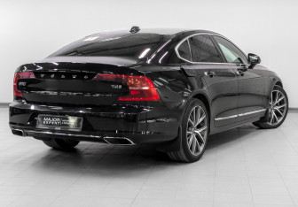 Подержанный автомобиль Volvo S90 2020 года (5 фото)