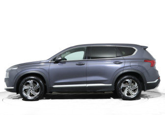 Подержанный автомобиль Hyundai Santa Fe 2022 года (8 фото)