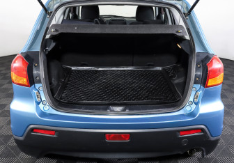 Подержанный автомобиль Mitsubishi ASX 2010 года (10 фото)