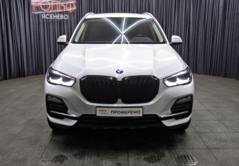 Подержанный автомобиль BMW X5 2021 года (2 фото)