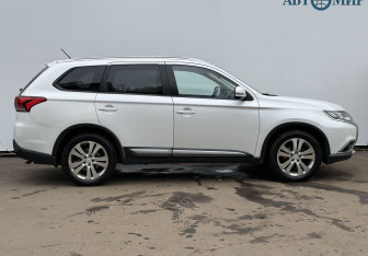 Подержанный автомобиль Mitsubishi Outlander 2016 года (4 фото)