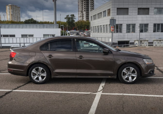 Подержанный автомобиль Volkswagen Jetta Sedan 2011 года (4 фото)