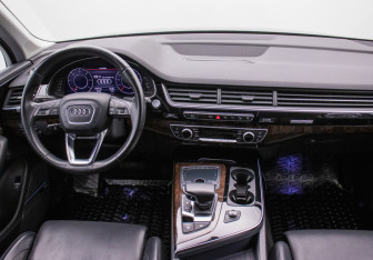 Подержанный автомобиль Audi Q7 2015 года (11 фото)