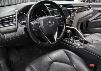Подержанный автомобиль Toyota Camry Sedan 2018 года (15 фото)
