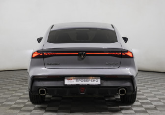 Подержанный автомобиль Changan UNI-V 2024 года (6 фото)