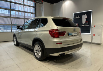 Подержанный автомобиль BMW X3 2011 года (6 фото)
