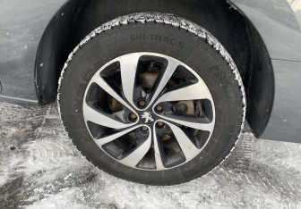 Подержанный автомобиль Peugeot Traveller 2018 года (11 фото)