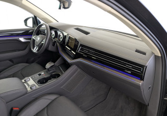 Подержанный автомобиль Volkswagen Touareg 2018 года (11 фото)