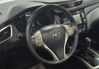 Подержанный автомобиль Nissan X-Trail 2015 года (12 фото)