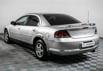 Подержанный автомобиль Chrysler Sebring Sedan 2002 года (7 фото)