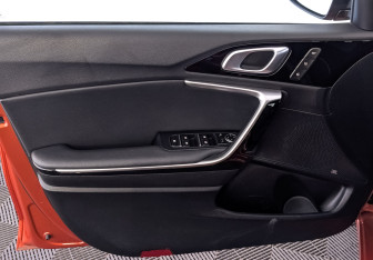 Подержанный автомобиль Kia Ceed Wagon 2021 года (19 фото)