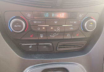 Подержанный автомобиль Ford Kuga 2017 года (17 фото)
