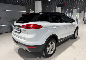 Подержанный автомобиль Geely Atlas 2018 года (3 фото)