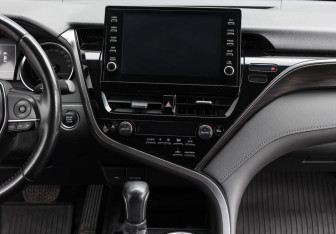 Подержанный автомобиль Toyota Camry Sedan 2021 года (16 фото)