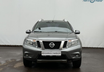 Подержанный автомобиль Nissan Terrano 2014 года (2 фото)