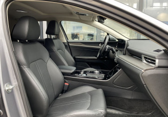 Подержанный автомобиль Kia K5 2024 года (28 фото)