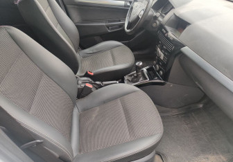 Подержанный автомобиль Opel Astra Sedan 2013 года (9 фото)