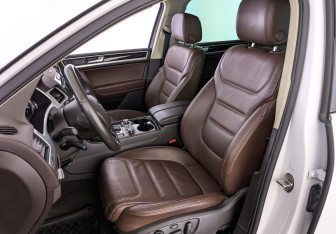 Подержанный автомобиль Volkswagen Touareg 2012 года (20 фото)