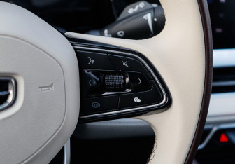 Подержанный автомобиль Geely Monjaro 2023 года (34 фото)