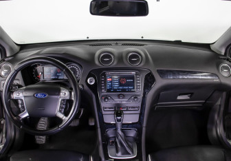 Подержанный автомобиль Ford Mondeo Liftback 2013 года (12 фото)