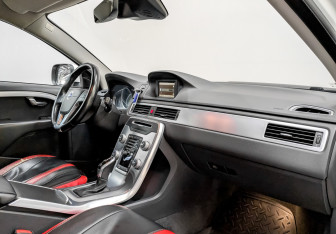 Подержанный автомобиль Volvo XC70 2014 года (11 фото)