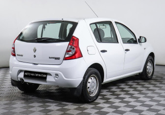 Подержанный автомобиль Renault Sandero 2014 года (3 фото)