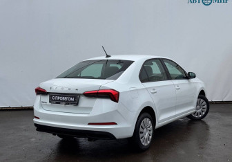 Подержанный автомобиль Skoda Rapid Liftback 2021 года (8 фото)