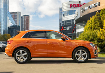 Подержанный автомобиль Audi Q3 2019 года (3 фото)
