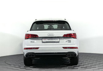 Подержанный автомобиль Audi Q5 2025 года (6 фото)