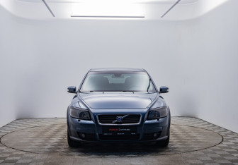 Подержанный автомобиль Volvo C30 2009 года (2 фото)