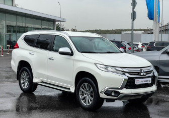 Подержанный автомобиль Mitsubishi Pajero Sport 2018 года (3 фото)